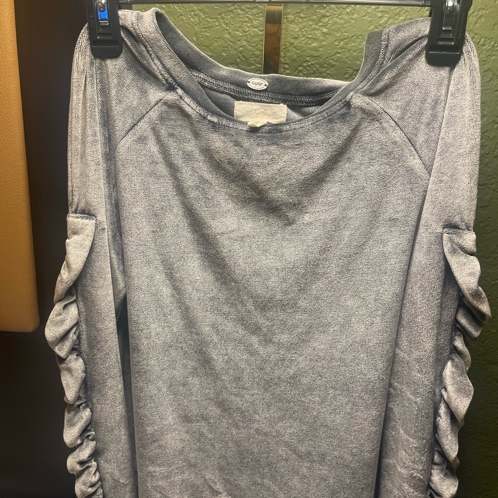 Cupio Heather Gray Knit Top